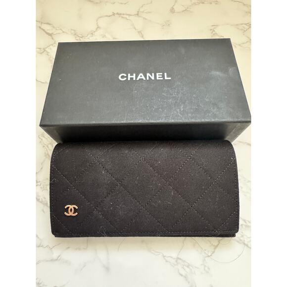 Chanel Women\'s Hexagonal Sunglasses with Pearl embellishments main image 4